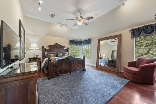 Every morning feels like a treehouse retreat — wake up in the treetops without ever leaving home. | Image 25