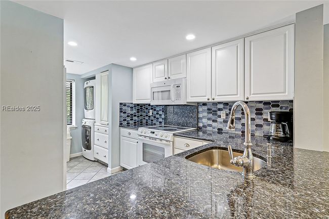 APT-54 - 26 S Forest Beach Dr, Condo with 2 bedrooms, 3 bathrooms and null parking in Hilton Head Island SC | Image 6