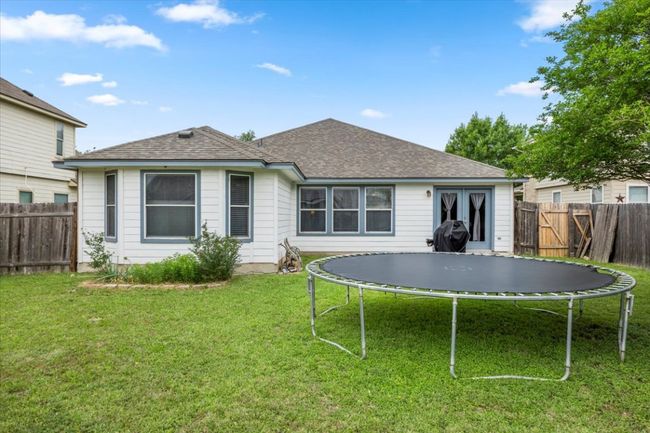 Large backyard | Image 26