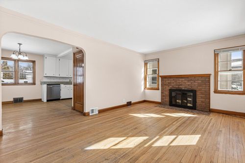 21 7th Ave N, Hopkins, MN, 55343-2303 | Card Image