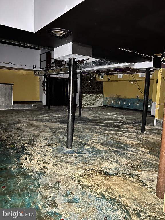 Commercial Sale in BALTIMORE 5