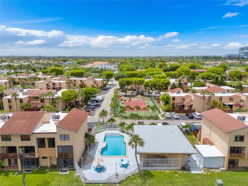 15-341 W Park Dr, Miami, FL, 33172-3990 | Card Image