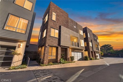 821 Brickyard Ln, Costa Mesa, CA, 92627-3490 | Card Image