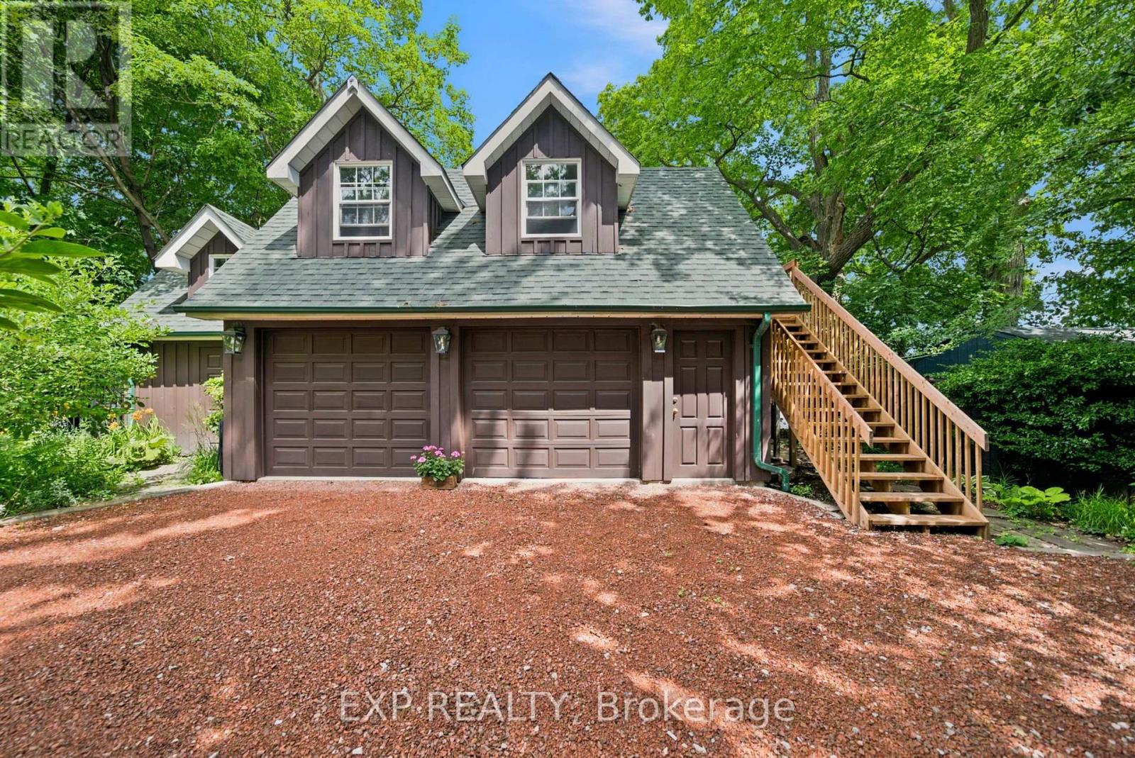 Residential in Richmond Hill (Crosby) 3