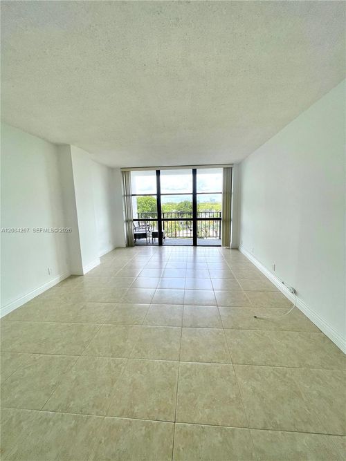 527-1000 Parkview Dr, Hallandale Beach, FL, 33009-2979 | Card Image