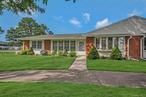 98 Eastbourne Ct, Ridge, NY, 11961 | Card Image