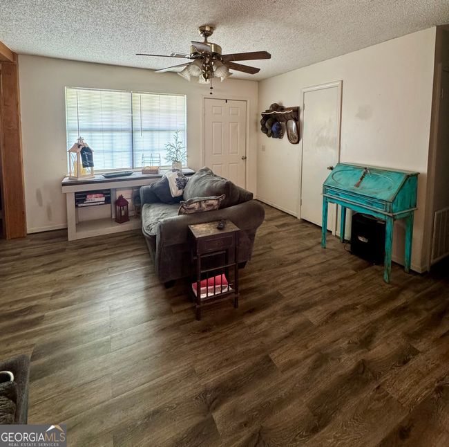 102 W Palm Rd, House other with 4 bedrooms, 2 bathrooms and null parking in Hazlehurst GA | Image 4