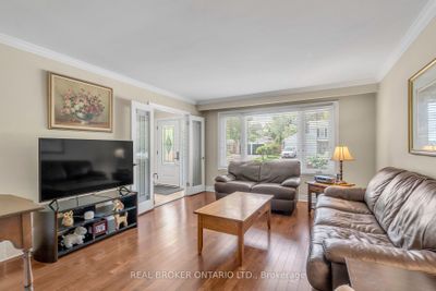 27 Parkview Pl, House other with 3 bedrooms, 2 bathrooms and 6 parking in Brampton ON | Image 3