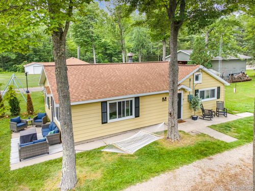 6789 E Houghton Lake Dr, Houghton Lake, MI, 48629-8302 | Card Image