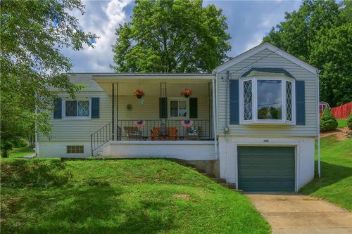 700 Smiley St, Ellwood City, PA, 16117-1060 | Card Image