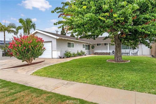 17582 Santa Elena Cir, Fountain Valley, CA, 92708-4316 | Card Image