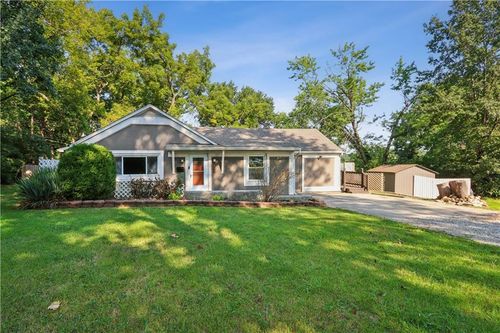 204 E 96th St, Kansas City, MO, 64114-4017 | Card Image