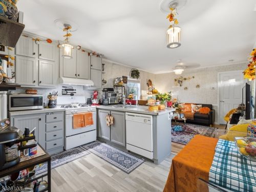 18 3rd St, Avenel, NJ, 07001-1605 | Card Image