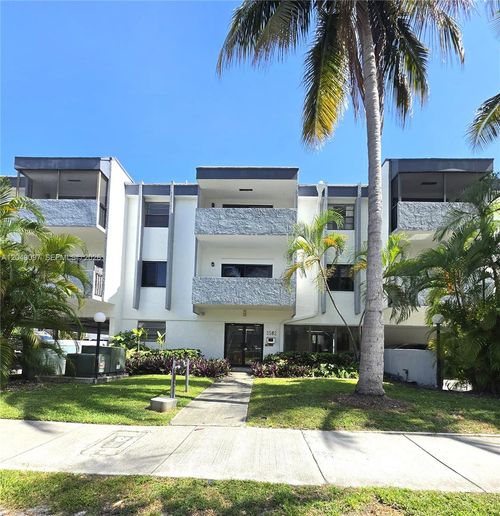 307-3582 Ne 171st St, North Miami Beach, FL, 33160 | Card Image