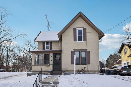 220 Waverly Pl, Waukesha, WI, 53186-5907 | Card Image