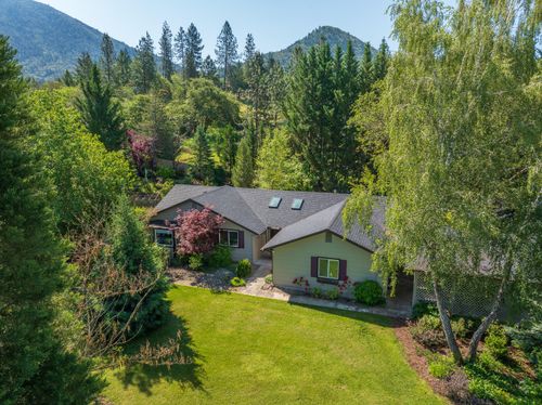 345 Ponderosa Ln, Grants Pass, OR, 97527-8965 | Card Image