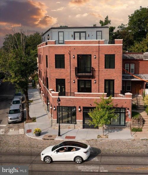 b-8100 Germantown Ave, PHILADELPHIA, PA, 19118-3423 | Card Image