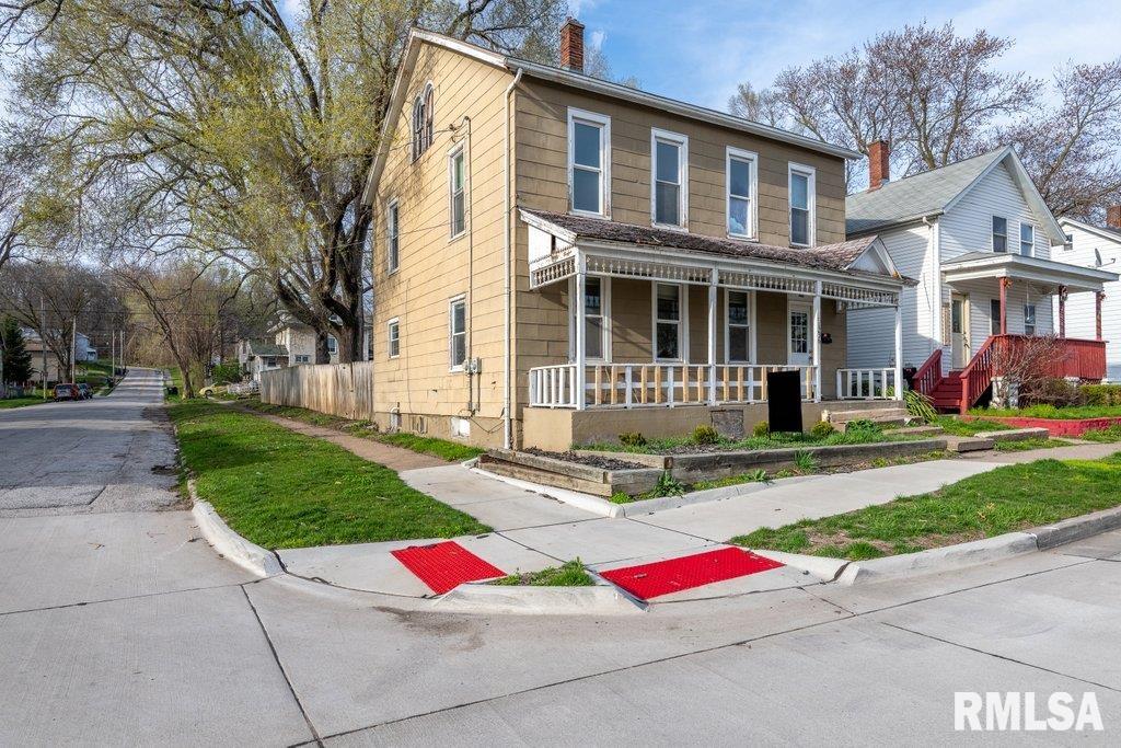 7th St, Davenport, IA 52802