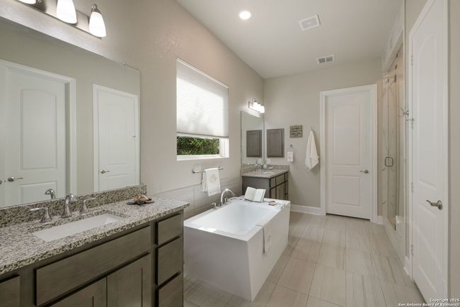 215 Madrone Trl, House other with 6 bedrooms, 6 bathrooms and null parking in Boerne TX | Image 27
