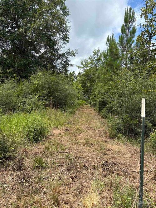 2800 Velor Rd, Mcdavid, FL, 32568 | Card Image