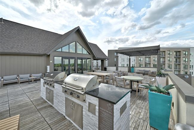 Grilling area at recreational rooftop just above the unit | Image 30