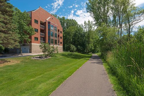 235-500 County Road B W, Roseville, MN, 55113-6601 | Card Image