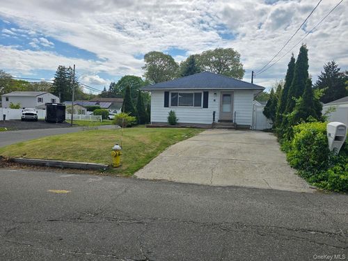 90 Blue Point Rd, Selden, NY, 11784-3140 | Card Image