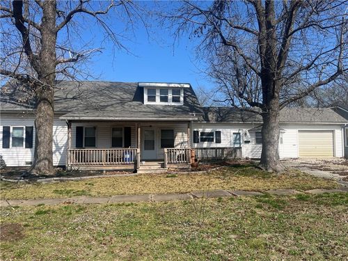 406 E 15th St, Baxter Springs, KS, 66713-1815 | Card Image