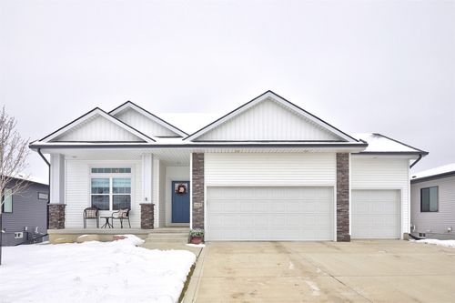 1917 Southbridge Dr, Adel, IA, 50003-2523 | Card Image