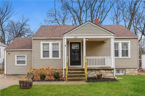 1329 Liberty St, Independence, MO, 64055-1227 | Card Image