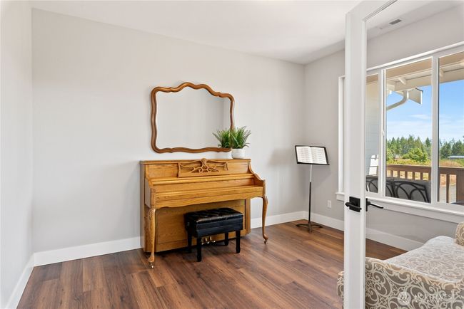 Den or office space in thr front of the home | Image 33