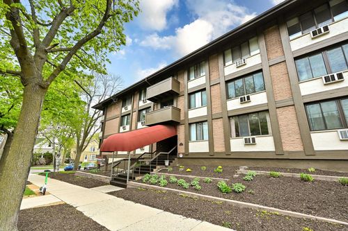 110-2025 E Greenwich Avenue, Milwaukee, WI, 53211 | Card Image