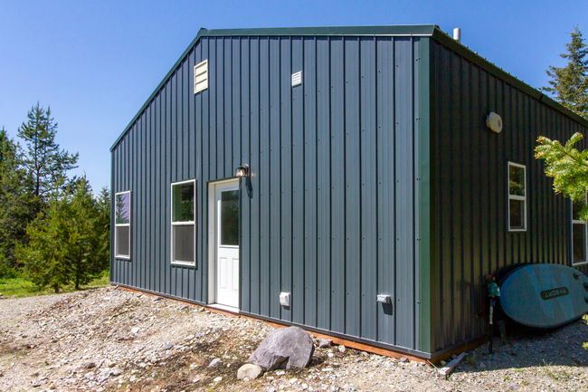 View of rear exterior f | Image 16