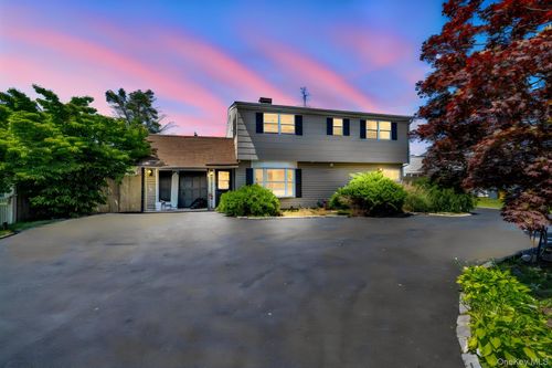 82 Scooter Lane, Oyster Bay, NY, 11801 | Card Image