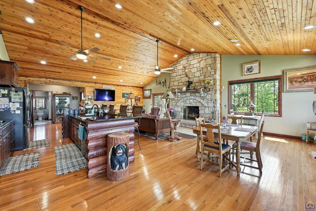 6010 Sw Douglas Rd, House other with 3 bedrooms, 3 bathrooms and null parking in Topeka KS | Image 7