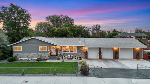 4317 W Lakeshore Dr, Moses Lake, WA, 98837-3011 | Card Image