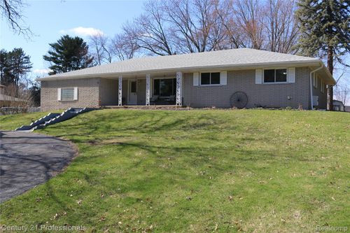 650 Longford Dr, Rochester Hills, MI, 48309-2417 | Card Image