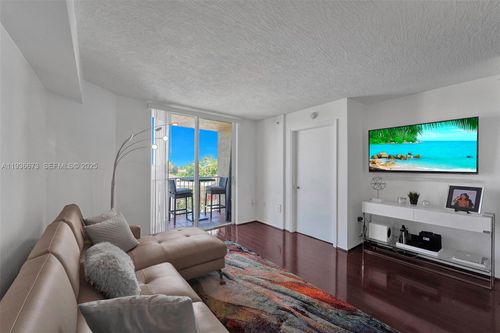 apt-305-102 Sw 6th Ave, Miami, FL, 33130-1493 | Card Image