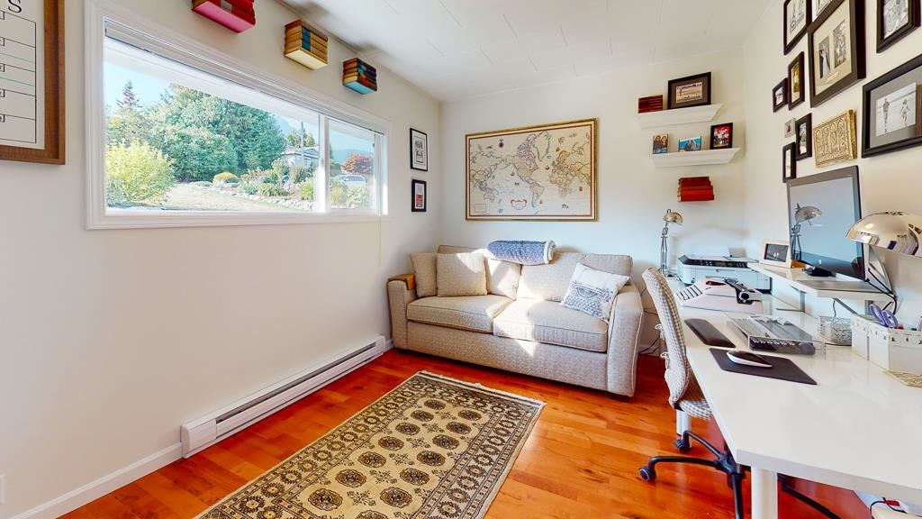 1516 Thompson Road, House other with 3 bedrooms, 2 bathrooms and 4 parking in Gibsons BC | Image 13