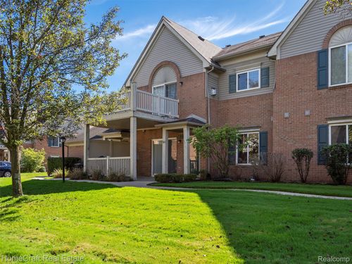 382 Marigold Cir, Westland, MI, 48185-9633 | Card Image