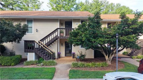 208 Driftwood Ln, Winston-Salem, NC, 27104-3453 | Card Image