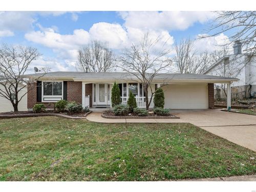 596 Golfwood, Ballwin, MO, 63021 | Card Image