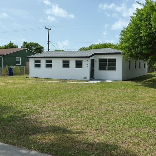 1695 Ne 175th St, North Miami Beach, FL, 33162-1442 | Card Image