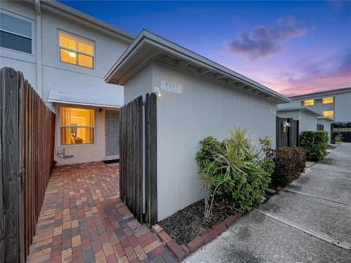 4517 W La Villa Ln, TAMPA, FL, 33611-2339 | Card Image