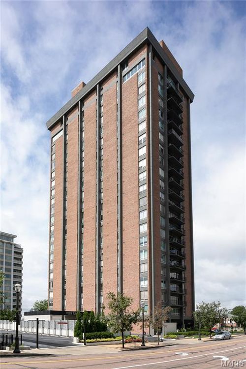 13a-200 S Brentwood Blvd, Clayton, MO, 63105-1634 | Card Image