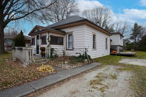 {{alt}} | Card Image