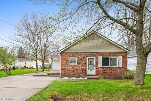 5686 Anna Ct, Mentor on the Lake, OH, 44060-2706 | Card Image