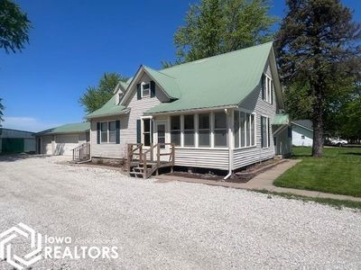 313 N Main Street, Home with 5 bedrooms, 1 bathrooms and 2 parking in Danville IA | Image 1