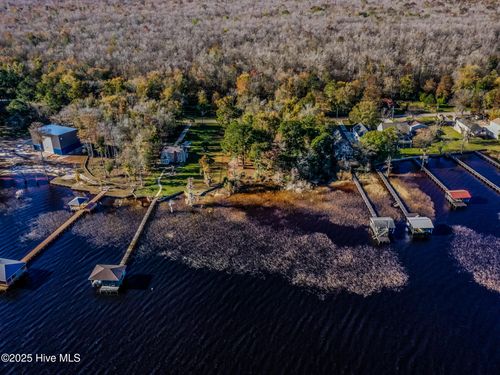 138140 Waccamaw Shores Rd, Lake Waccamaw, NC, 28450-9443 | Card Image