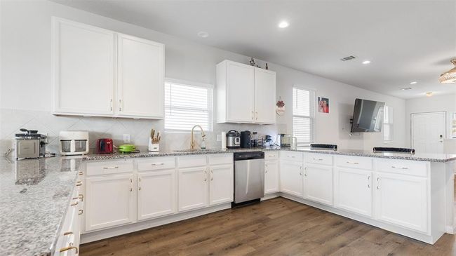Beautiful kitchen with lots of counter space. | Image 12